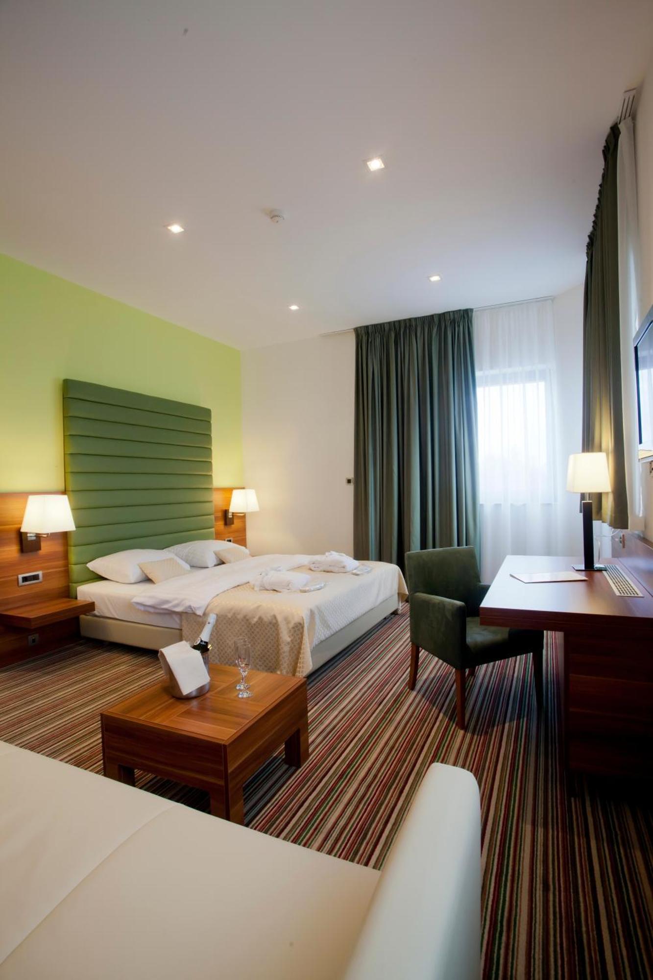Hotel Sport Ivanic-Grad Luaran gambar